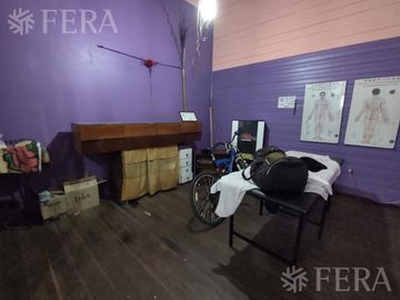 Venta casa de 8 ambientes con patio en Wilde