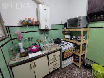 Venta casa de 8 ambientes con patio en Wilde