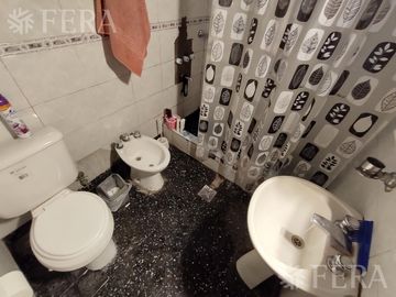 Venta casa de 8 ambientes con patio en Wilde