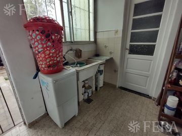 Venta casa de 8 ambientes con patio en Wilde