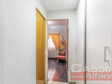 CHALET IMPECABLE ESTADO, 4 DORMITORIOS, 4 BAÑOS, GARAGE PASANTE, FONDO LIBRE CON QUINCHO Y PISCINA