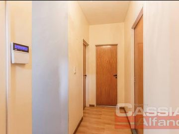 CHALET IMPECABLE ESTADO, 4 DORMITORIOS, 4 BAÑOS, GARAGE PASANTE, FONDO LIBRE CON QUINCHO Y PISCINA