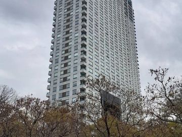 Departamento en  venta Torres Le Parc Puerto Madero - piso alto vista al río - dos cocheras fijas - seguridad 24 hs