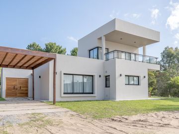 Casa , Venta , Costa Esmeralda , Barrio Ecuestre , lote 150