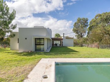 Casa , Venta , Costa Esmeralda , Barrio Ecuestre , lote 150