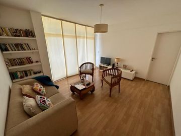 2 amb. con cochera, balcón y amenities