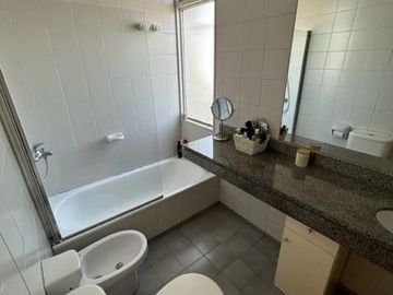 2 amb. con cochera, balcón y amenities