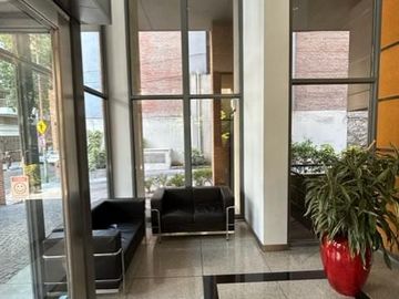 2 amb. con cochera, balcón y amenities