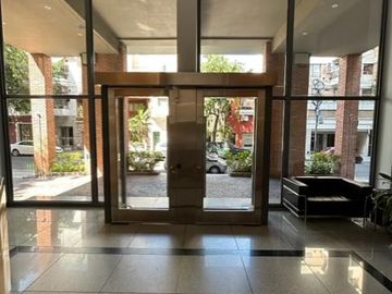 2 amb. con cochera, balcón y amenities