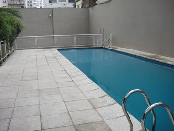 2 amb. con cochera, balcón y amenities