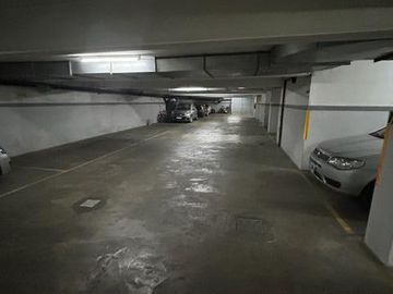 2 amb. con cochera, balcón y amenities