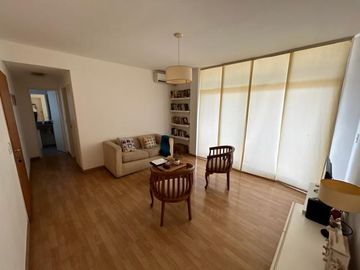 2 amb. con cochera, balcón y amenities