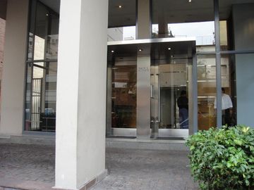 2 amb. con cochera, balcón y amenities