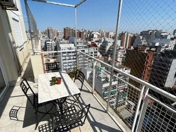 2 amb. con cochera, balcón y amenities