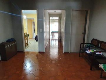 Casa con excelente ubicación (Bernal Centro)