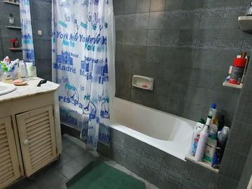 Casa con excelente ubicación (Bernal Centro)