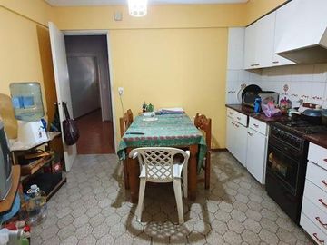 Casa con excelente ubicación (Bernal Centro)