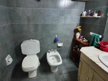 Casa con excelente ubicación (Bernal Centro)