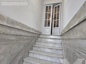 PALERMO: PH refaccionado a nuevo. Balcon y terraza propia. Sin expensas