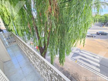 PALERMO: PH refaccionado a nuevo. Balcon y terraza propia. Sin expensas