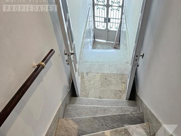 PALERMO: PH refaccionado a nuevo. Balcon y terraza propia. Sin expensas