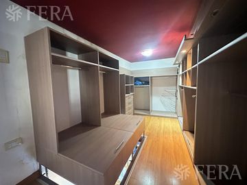 Venta de departamento de 2 ambientes con cochera en Barracas