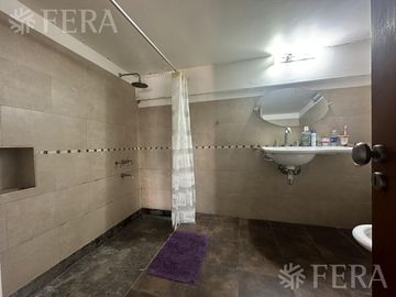 Venta de departamento de 2 ambientes con cochera en Barracas