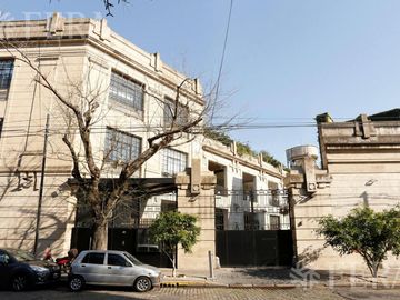 Venta de departamento de 2 ambientes con cochera en Barracas