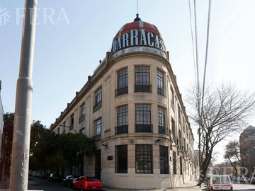 Venta de departamento de 2 ambientes con cochera en Barracas