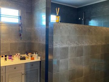 CHALET 5 AMB. EN ESQUINA EN VENTA - PALOMAR