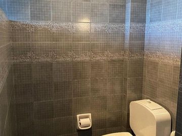 CHALET 5 AMB. EN ESQUINA EN VENTA - PALOMAR