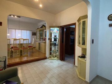 CHALET 5 AMB. EN ESQUINA EN VENTA - PALOMAR