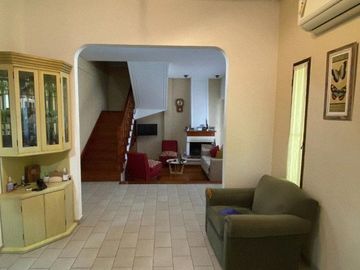 CHALET 5 AMB. EN ESQUINA EN VENTA - PALOMAR