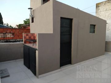 Prox. Av. Maipú. ** Antiguo 4 amb. RECICLADO