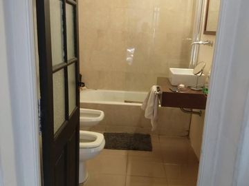 Prox. Av. Maipú. ** Antiguo 4 amb. RECICLADO