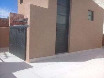 Prox. Av. Maipú. ** Antiguo 4 amb. RECICLADO