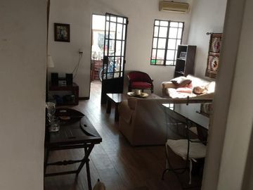 Prox. Av. Maipú. ** Antiguo 4 amb. RECICLADO
