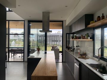 CASA EN VENTA 6AMB - C/ PILETA -  LAGOS DE CANNING 1