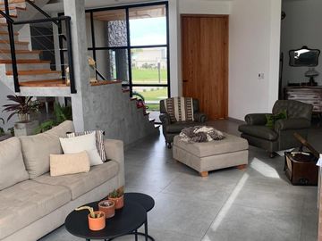 CASA EN VENTA 6AMB - C/ PILETA -  LAGOS DE CANNING 1