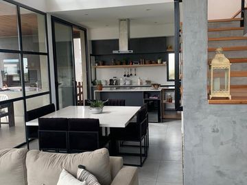 CASA EN VENTA 6AMB - C/ PILETA -  LAGOS DE CANNING 1