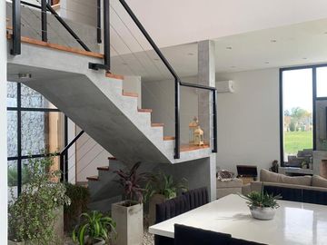 CASA EN VENTA 6AMB - C/ PILETA -  LAGOS DE CANNING 1