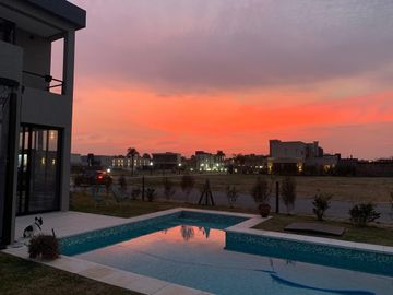 CASA EN VENTA 6AMB - C/ PILETA -  LAGOS DE CANNING 1