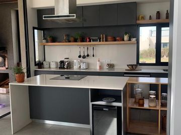 CASA EN VENTA 6AMB - C/ PILETA -  LAGOS DE CANNING 1