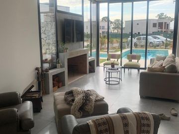 CASA EN VENTA 6AMB - C/ PILETA -  LAGOS DE CANNING 1