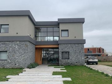 CASA EN VENTA 6AMB - C/ PILETA -  LAGOS DE CANNING 1