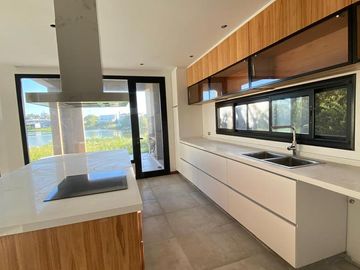 Casa en venta 4 Ambientes - El  Cantón