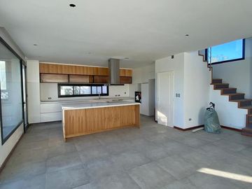 Casa en venta 4 Ambientes - El  Cantón