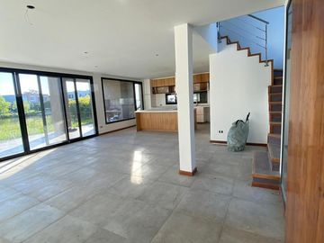 Casa en venta 4 Ambientes - El  Cantón
