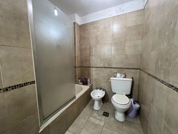 Departamento PH tres ambientes planta baja con cochera en Venta en Bernal