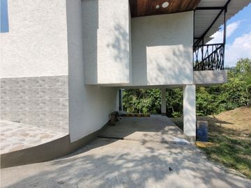 CASA CAMPESTRE EN CONJUNTO CERRADO EN CIRCASIA